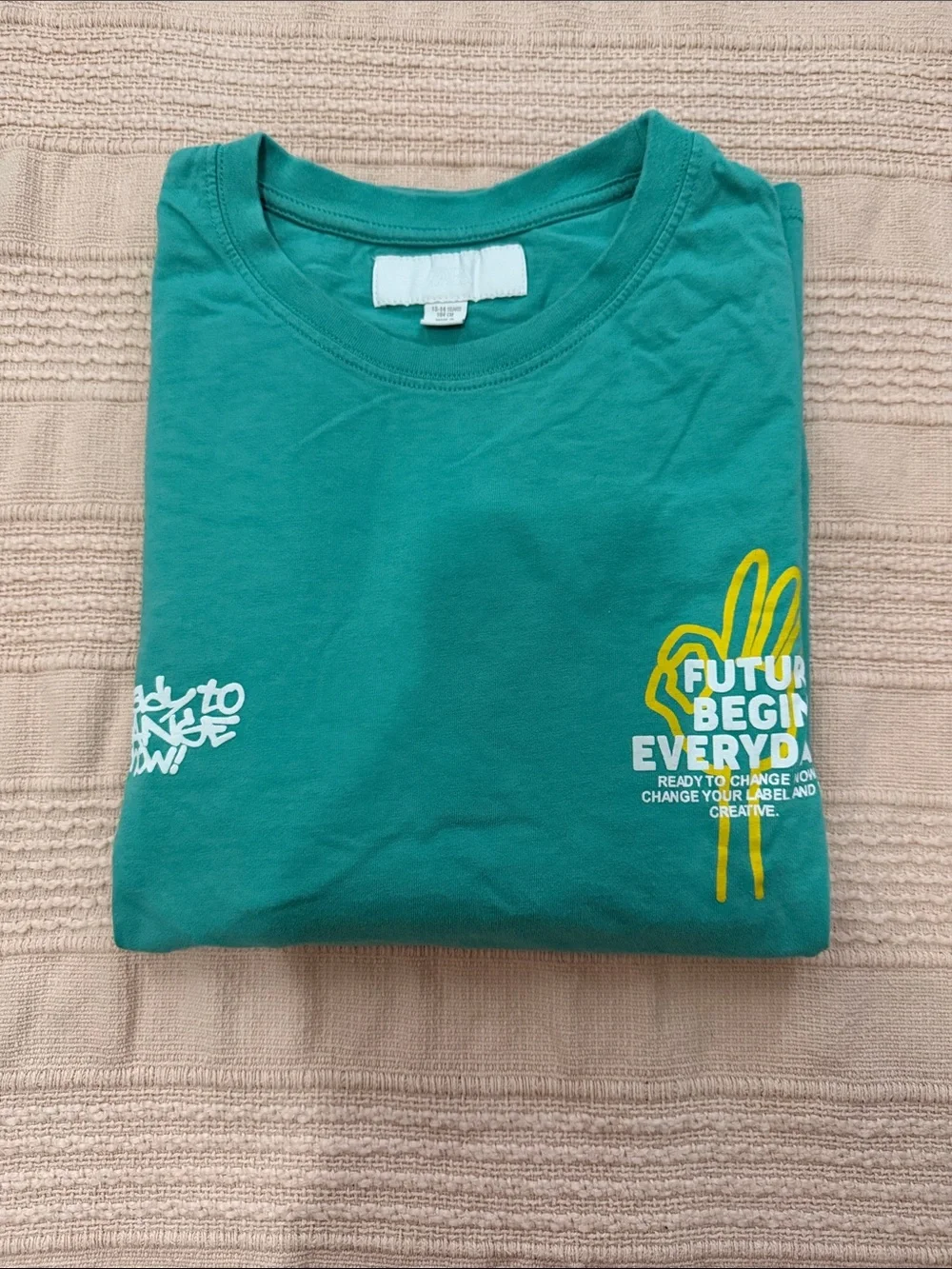 Zara Teal Short-Sleeve Graphic Tee with Yellow Accent